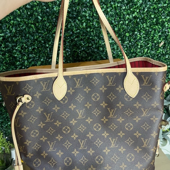 Never full MM monogram Tote Bag-Louis Vuitton. Comes with its box and dust bag. - Picture 3 of 10